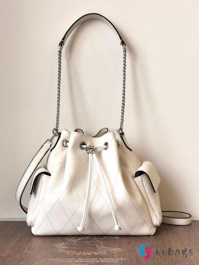 Uubags Tory Burch Small Charlie quilted drawstring shoulder bag in white 23.5x23x10.2cm - 1