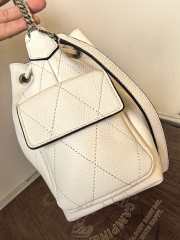 Uubags Tory Burch Small Charlie quilted drawstring shoulder bag in white 23.5x23x10.2cm - 2