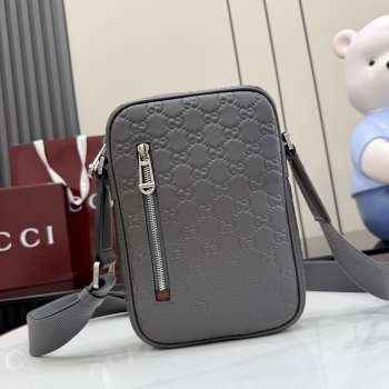 Uubags Gucci GG Emblem small crossbody bag in grey embossed GG smooth leather 17x28x3cm