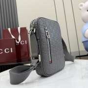 Uubags Gucci GG Emblem small crossbody bag in grey embossed GG smooth leather 17x28x3cm - 6