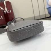 Uubags Gucci GG Emblem small crossbody bag in grey embossed GG smooth leather 17x28x3cm - 5