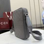 Uubags Gucci GG Emblem small crossbody bag in grey embossed GG smooth leather 17x28x3cm - 4
