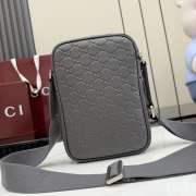Uubags Gucci GG Emblem small crossbody bag in grey embossed GG smooth leather 17x28x3cm - 3