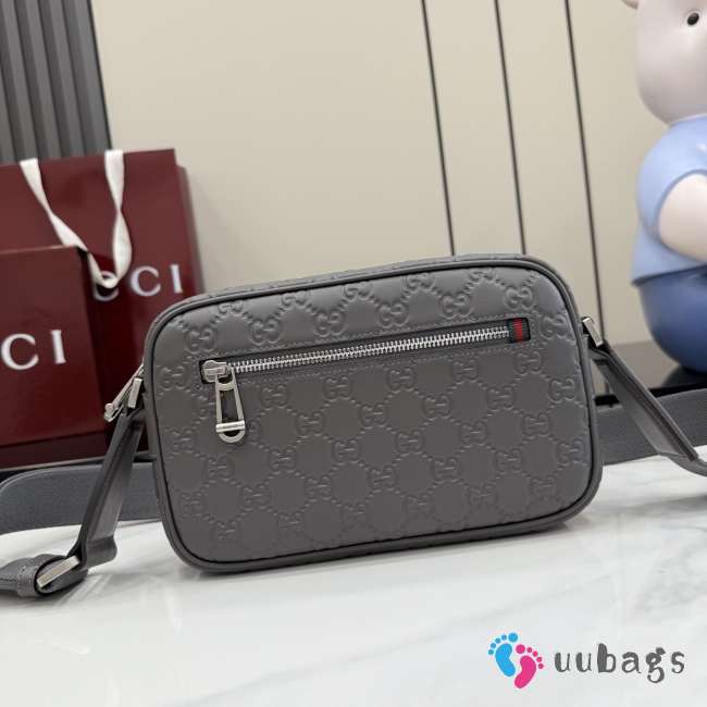 Uubags Gucci GG Emblem small crossbody bag in grey GG leather 23x14.5x6cm - 1