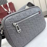 Uubags Gucci GG Emblem small crossbody bag in grey GG leather 23x14.5x6cm - 2