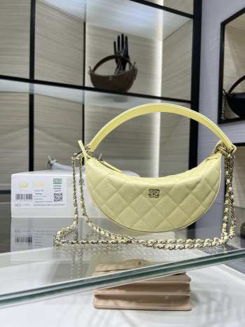 New Arrivals 2026 Chanel clutch with chain lambskin & gold-tone metal in light yellow 15x22x6cm