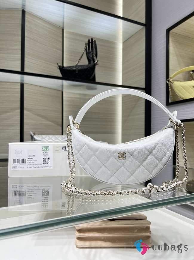 New Arrivals 2026 Chanel clutch with chain lambskin & gold-tone metal in white 15x22x6cm - 1