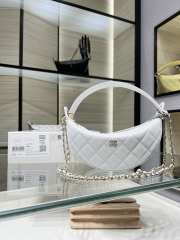 New Arrivals 2026 Chanel clutch with chain lambskin & gold-tone metal in white 15x22x6cm - 1