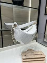 New Arrivals 2026 Chanel clutch with chain lambskin & gold-tone metal in white 15x22x6cm - 2