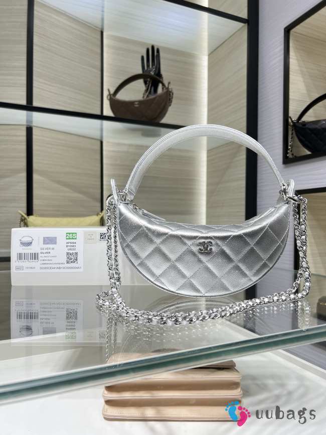 New Arrivals 2026 Chanel clutch silver metallic calfskin with chain & gold-tone metal 15x22x6cm - 1