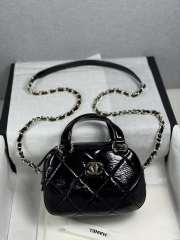 Uubags Chanel mini bowling bag, shiny crumpled calfskin & gold-tone metal 13x18x8cm - 1