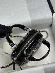 Uubags Chanel mini bowling bag, shiny crumpled calfskin & gold-tone metal 13x18x8cm - 4