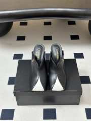 Uubags Chanrel Two-Tone Pointed Toe Mule Pumps In Black/White 9cm - 6