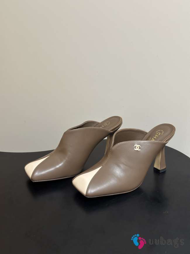 Uubags Chanrel Two-Tone Pointed Toe Mule Pumps In Beige/White 9cm - 1
