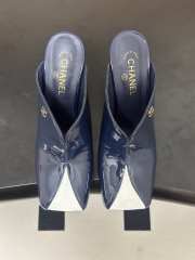 Uubags Chanrel Two-Tone Pointed Toe Mule Pumps In Blue/White 9cm - 4