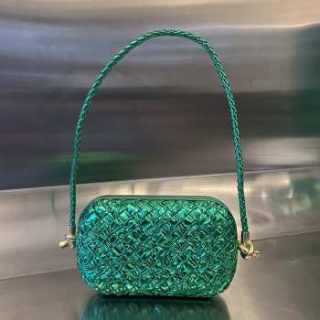 Uubags Bottega Veneta Knot-on-strap handbag in glossy green intreccio leather 19x12x5cm