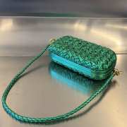 Uubags Bottega Veneta Knot-on-strap handbag in glossy green intreccio leather 19x12x5cm - 2
