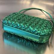 Uubags Bottega Veneta Knot-on-strap handbag in glossy green intreccio leather 19x12x5cm - 4
