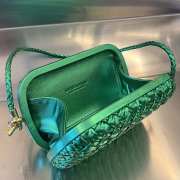 Uubags Bottega Veneta Knot-on-strap handbag in glossy green intreccio leather 19x12x5cm - 3