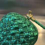 Uubags Bottega Veneta Knot-on-strap handbag in glossy green intreccio leather 19x12x5cm - 6