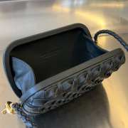 Uubags Bottega Veneta Knot-on-strap handbag in black intreccio leather 19x12x5cm - 3