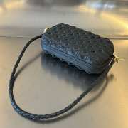 Uubags Bottega Veneta Knot-on-strap handbag in black intreccio leather 19x12x5cm - 4