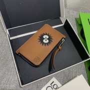 Uubags Loewe x spirited away susuwatari leather card holder in brown 13x7.5cm - 5