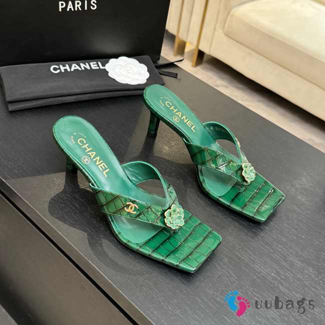 Uubags Chanel Green Patent Crocodile Leather Camellia Heel Mules 5.5cm - 1