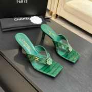 Uubags Chanel Green Patent Crocodile Leather Camellia Heel Mules 5.5cm - 1
