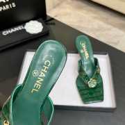 Uubags Chanel Green Patent Crocodile Leather Camellia Heel Mules 5.5cm - 3