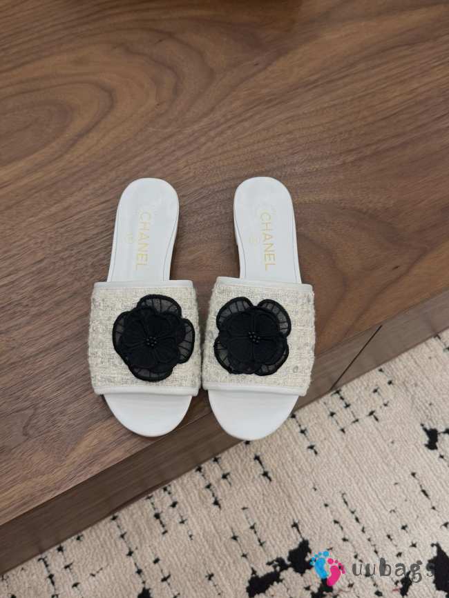Uubags Chanel Camellia Tweed Slides In White - 1