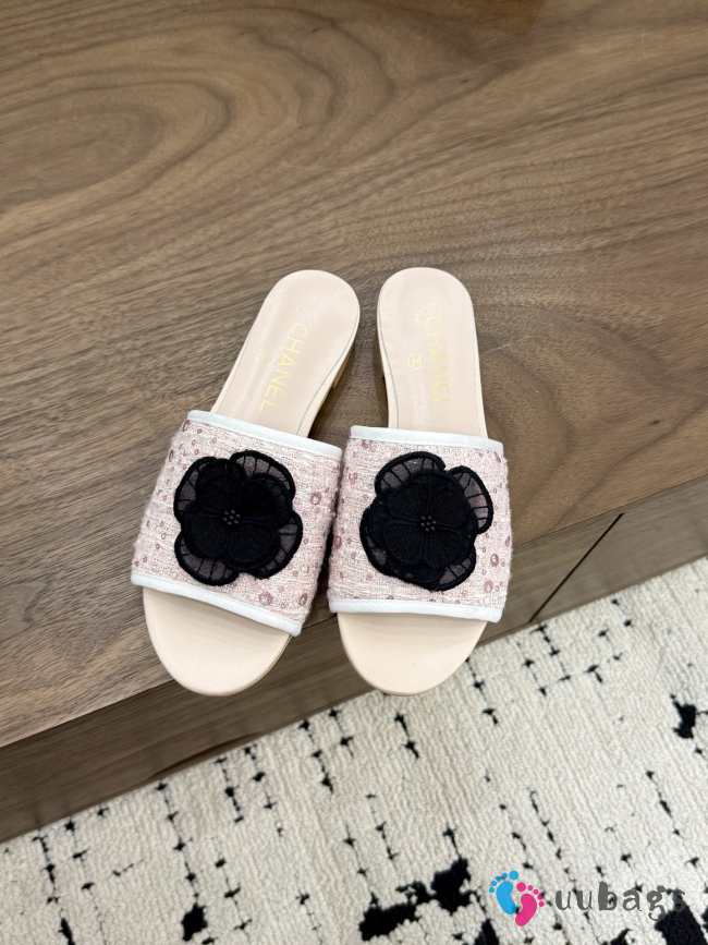Uubags Chanel Camellia Tweed Slides In Light Pink - 1