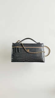 Uubags Chanel Vanity bag with shoulder strap embossed calfskin with crocodile pattern & gold-plated alloy in black 17x19.5x5cm - 1