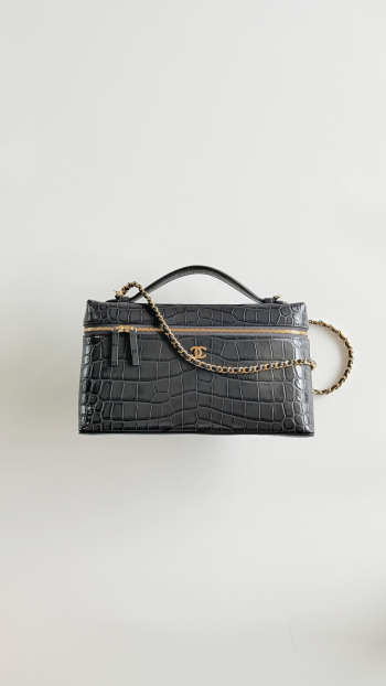 Uubags Chanel Vanity bag with shoulder strap embossed calfskin with crocodile pattern & gold-plated alloy in black 17x19.5x5cm