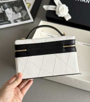 Uubags Chanel Vanity Bag With Chain In Suede Calfskin, Shiny Lambskin & Gold-Tone Metal White & Black 17x19.5x5cm - 2