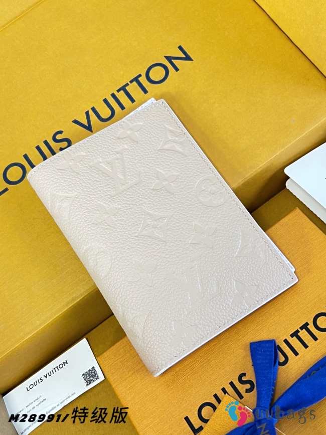 Uubags Louis Vuitton M28991 Passport Cover In Hazelnut Brown 10x14x2.5cm - 1