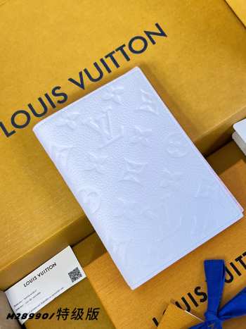 Uubags Louis Vuitton M28990 Passport Cover In Sweet Lavender 10x14x2.5cm