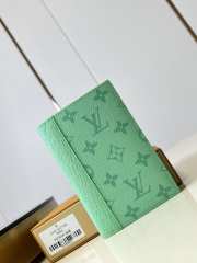 Uubags Louis Vuitton M27654 Passport Cover In Minty Green 10x14x2.5cm - 1
