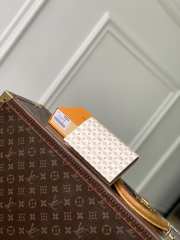 Uubags Louis Vuitton M29034 Passport Holder In Banana Yellow With LV Stamp Pattern 10x14x2.5cm - 2