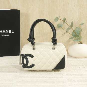 Uubags Calfskin Quilted Large Cambon Bowler White Black 12x21x9cm