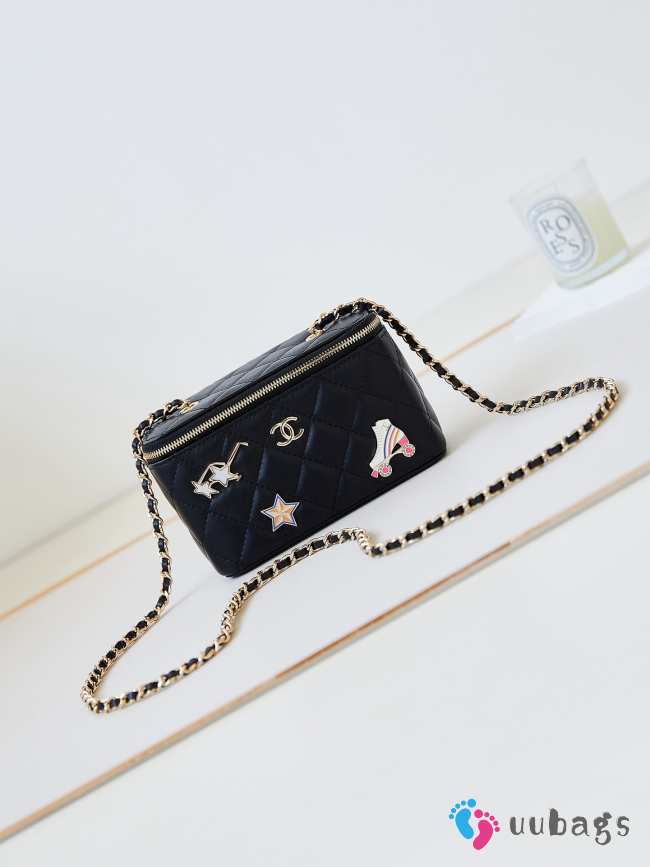 Uubags Chanel Lambskin Enamel Quilted Roller Skate Small Vanity Case With Chain Black 17cm - 1