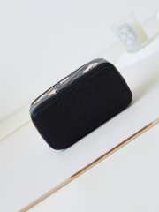 Uubags Chanel Lambskin Enamel Quilted Roller Skate Small Vanity Case With Chain Black 17cm - 6