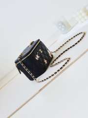 Uubags Chanel Lambskin Enamel Quilted Roller Skate Small Vanity Case With Chain Black 17cm - 3