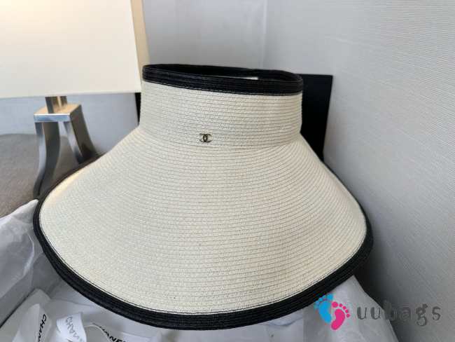 Uubags Chanel Wide-Brim Straw Visor Hat In White - 1