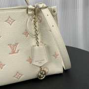 Uubags Louis Vuitton M28313 OnTheGo PM Bag In Milky White/Peach 25x19x11.5cm - 4