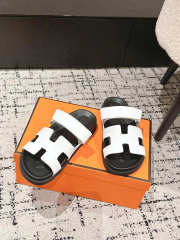 Uubags Hermes Chypre Sandal In White - 4