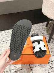 Uubags Hermes Chypre Sandal In White - 3