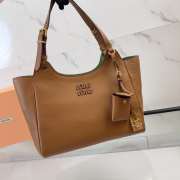 Uubags Miu Miu BA304 leather handbag crafted from caramel grained calfskin 25.5x20x13cm - 4
