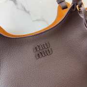 Uubags Miu Miu BA304 leather handbag crafted from dark brown grained calfskin 25.5x20x13cm - 2