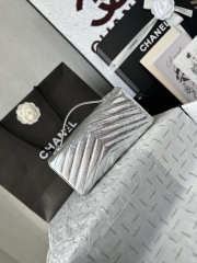 Uubags Chanel AS6044 Chevron Clutch Metallic Silver Aged Calfskin Gold Hardware 26x13x5cm - 5